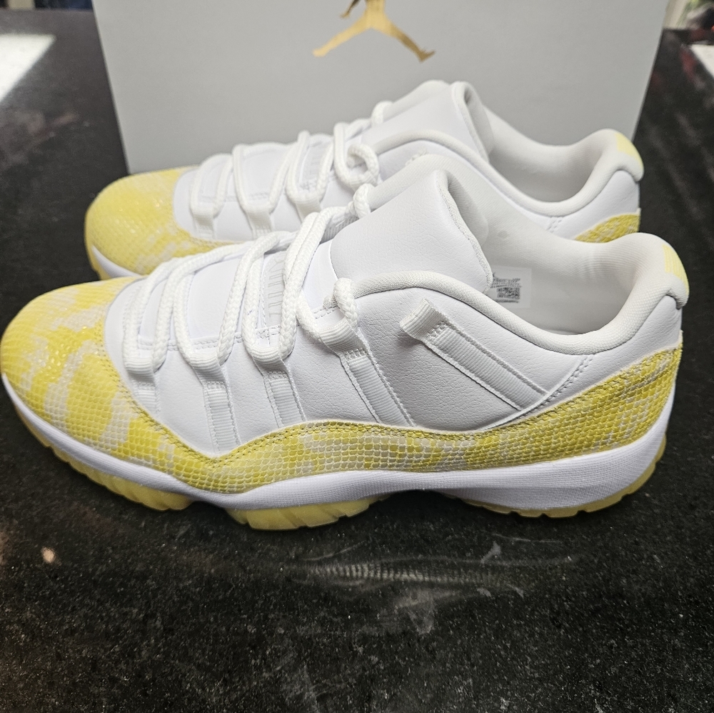 Womens Air Jordan 11 Retro Low Lemon